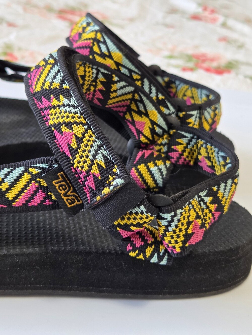 Teva Original Universal Sandal Multicolor Aztec Print Size 9 Boho Festival